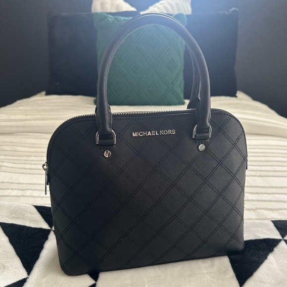 •Michael Kors black cindy dome satchel bag• - Picture 4 of 6